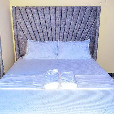 Lux Suites Bamburi Furnished Apartments Экстерьер фото