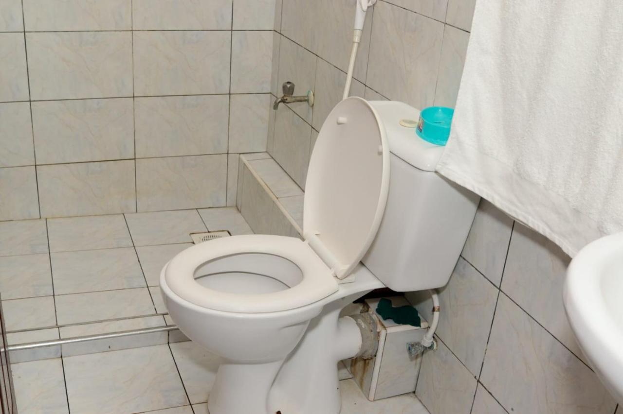 Lux Suites Bamburi Furnished Apartments Экстерьер фото