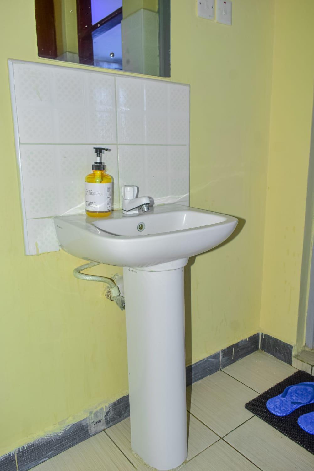 Lux Suites Bamburi Furnished Apartments Экстерьер фото