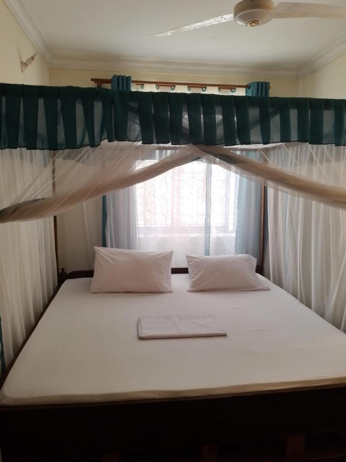 Lux Suites Bamburi Furnished Apartments Экстерьер фото